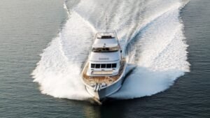 feast boat 11600X900_0001_fast boat 1